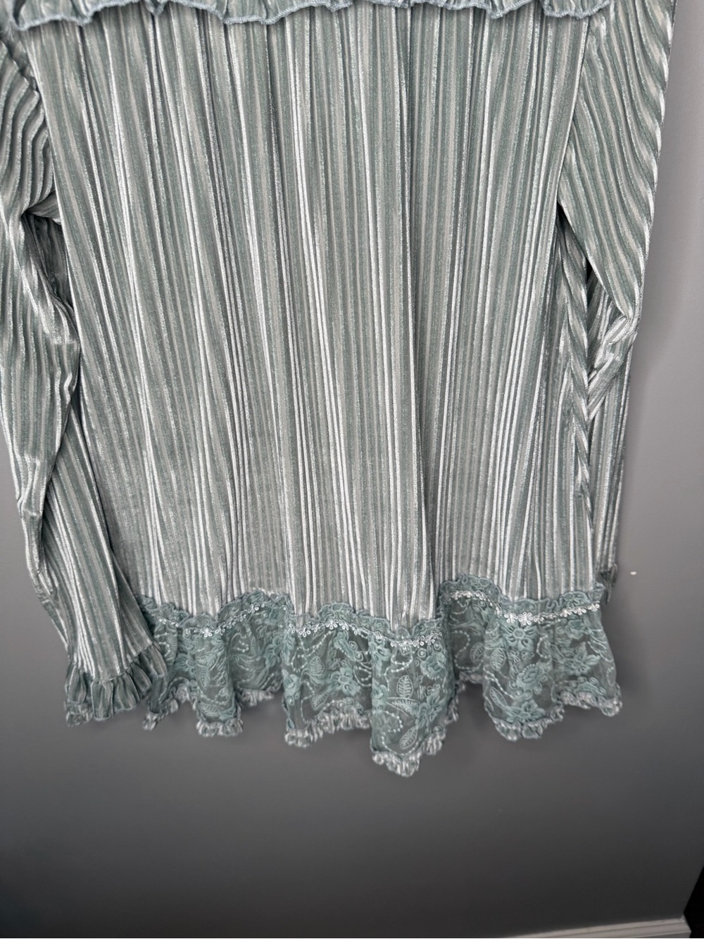 POL Lace Pleated Victorian Tunic - Picture 9 of 11